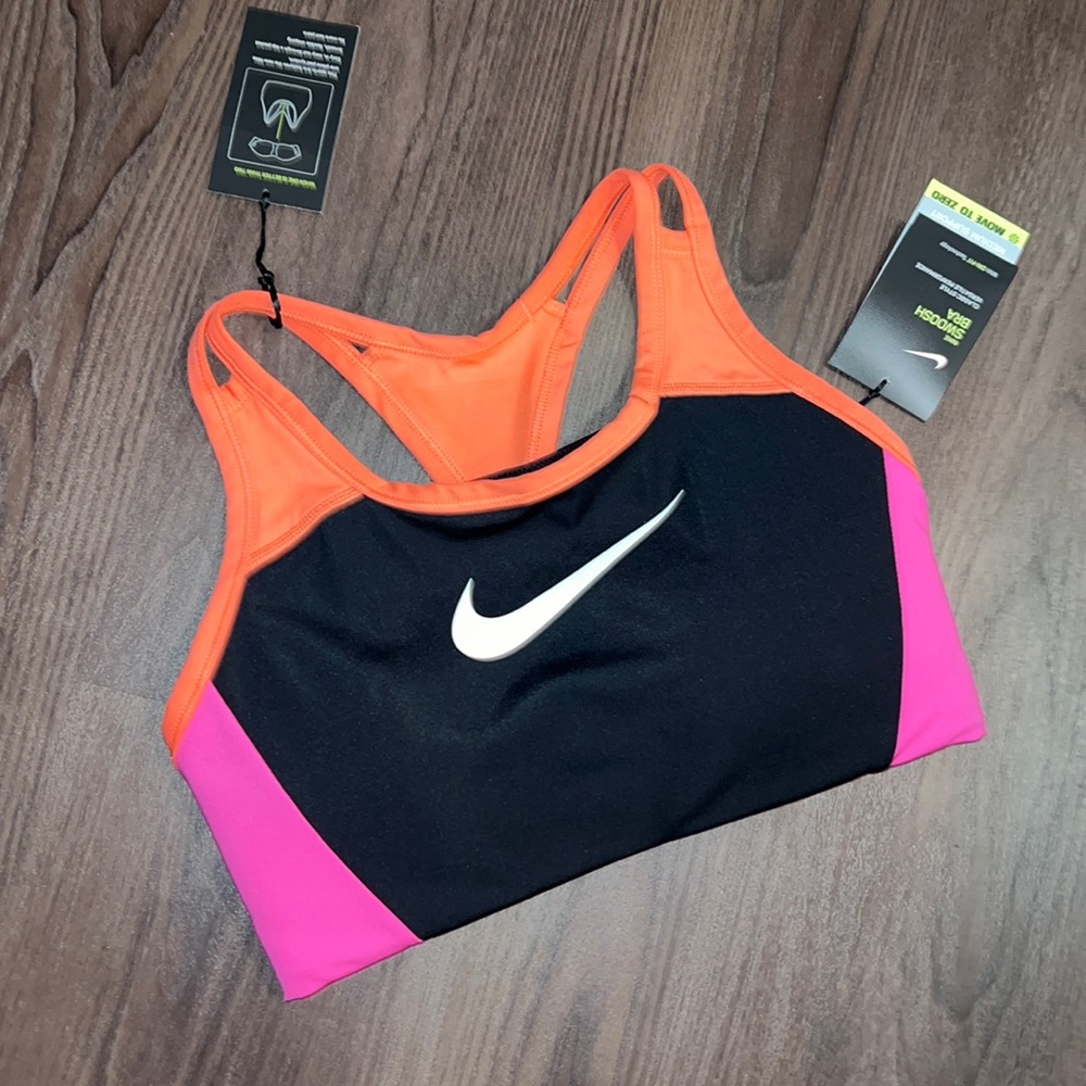 NWT Women’s Nike Sports Bra - Large